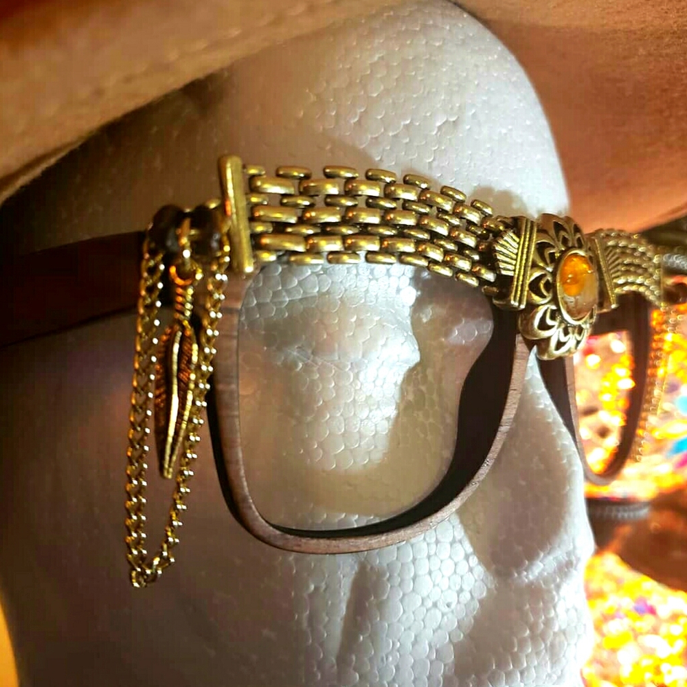 EYEWEAR